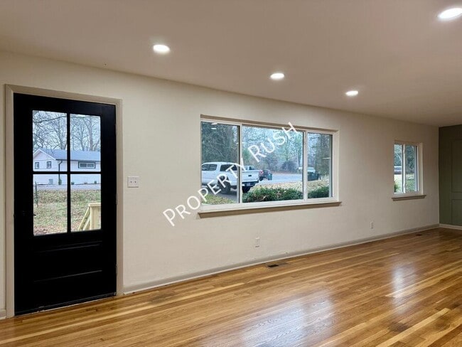 Building Photo - 3906 Forest Highland Cir