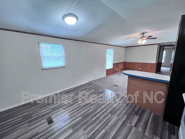Building Photo - 273 Deer Run Dr