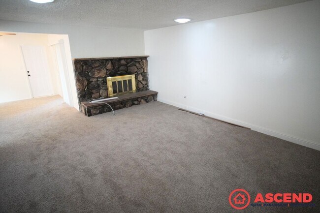 Building Photo - 4200 Tretorn Ave