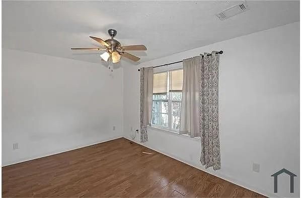 Building Photo - 6447 River Park Dr
