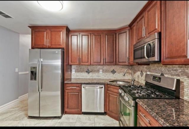 Building Photo - 532 38th St