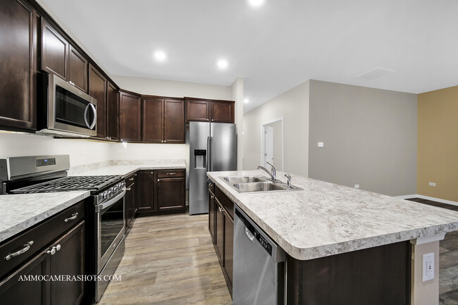 Building Photo - 325 Sussex Ln
