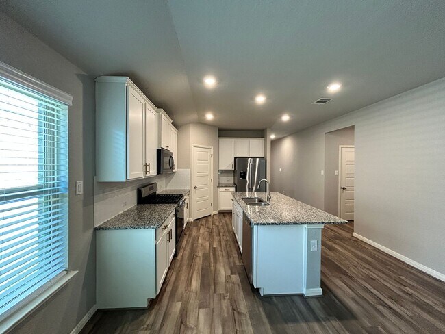 Building Photo - Contemporary 4-bedroom, 3-bathroom