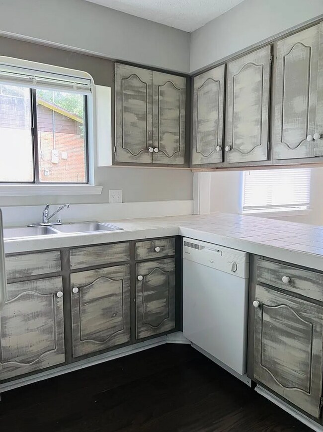 Building Photo - 1011 N 1st St