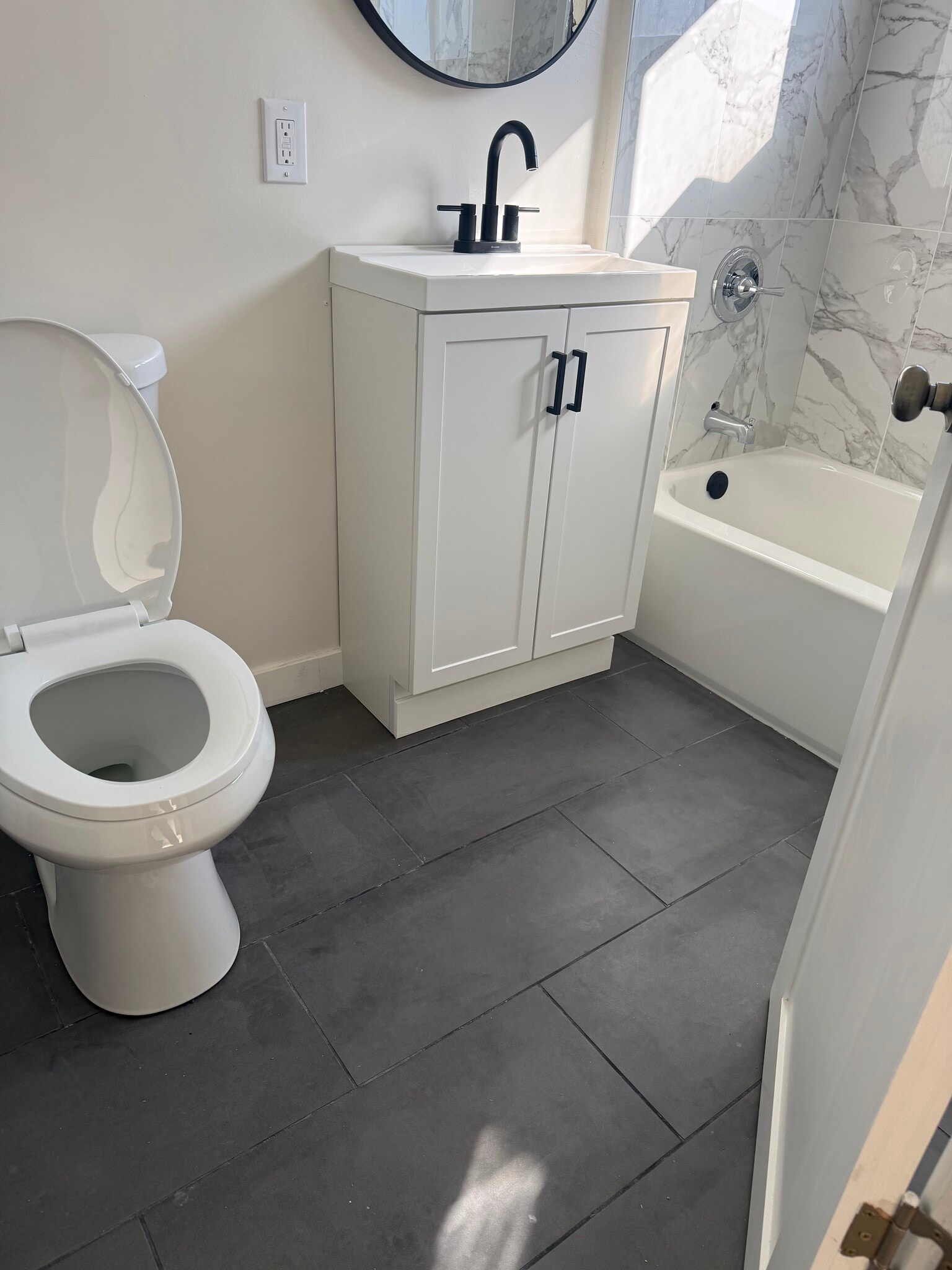 Bathroom - 3623 1/2 S Sepulveda Blvd