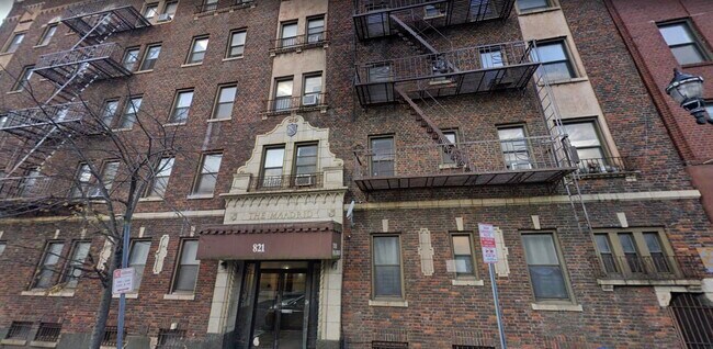 Building Photo - 821 Bergen Ave