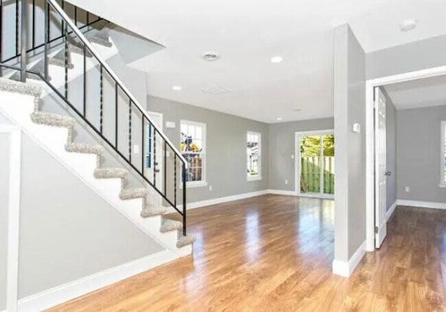 Building Photo - 5803 Oleander Plz