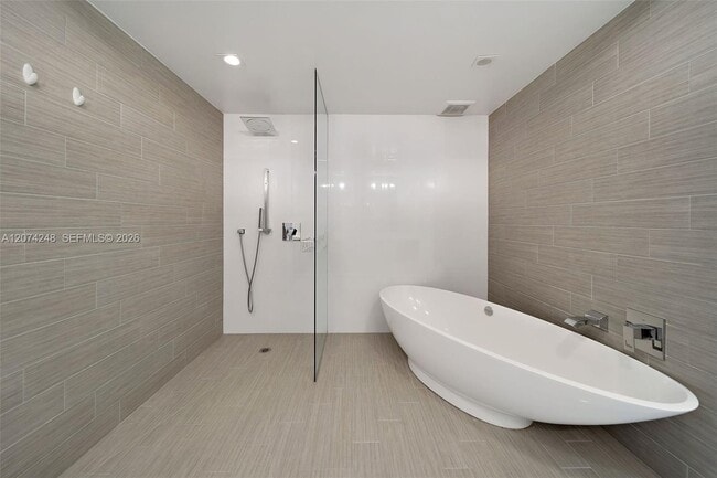 Building Photo - 300 Sunny Isles Blvd
