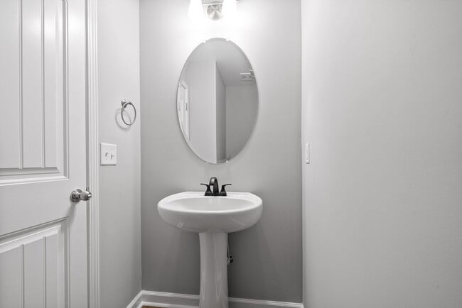 Building Photo - Pet Friendly Two Bedroom!