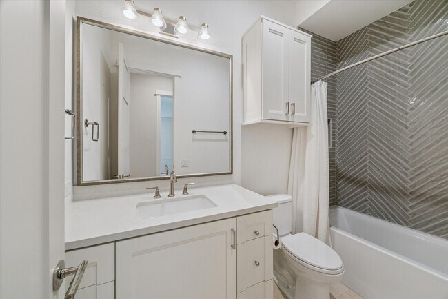 Building Photo - 1136 Woodland St