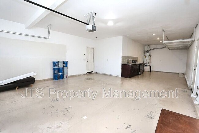 Building Photo - 5602 Jerry Litell Way