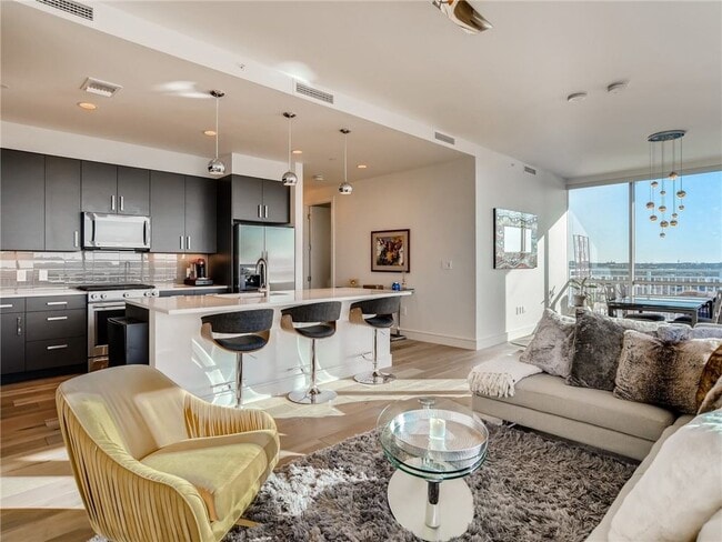 Building Photo - 222 West Ave