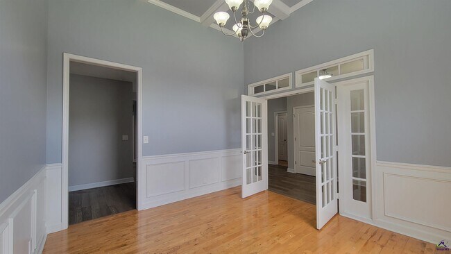 Building Photo - 203 Duke Ln