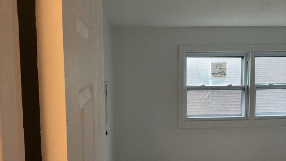 Building Photo - 9325 S Loomis St