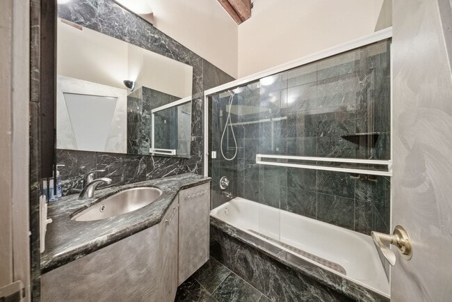 Building Photo - 1000 W Washington Blvd