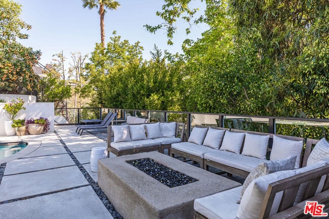 Building Photo - 2600 Zorada Dr
