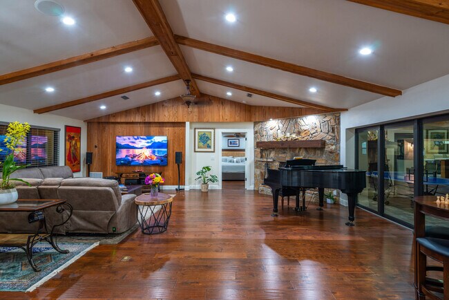 Building Photo - 12466 Quercus Ln