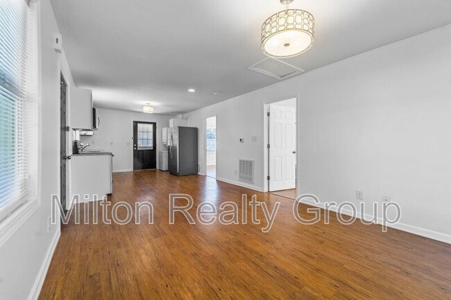 Building Photo - 93 W Hamer St
