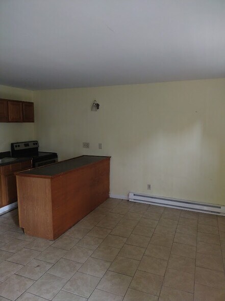 Building Photo - 115 Bart St