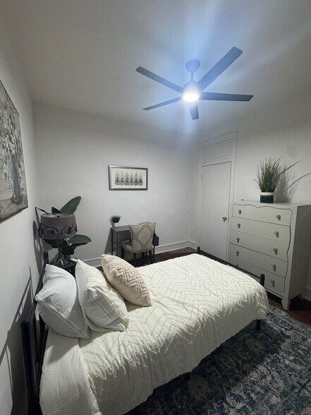 Building Photo - 5409 Walnut St