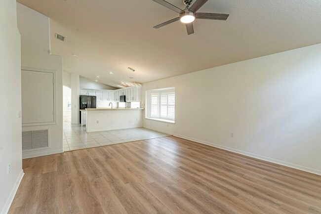 Building Photo - 1613 Crown Hill Blvd