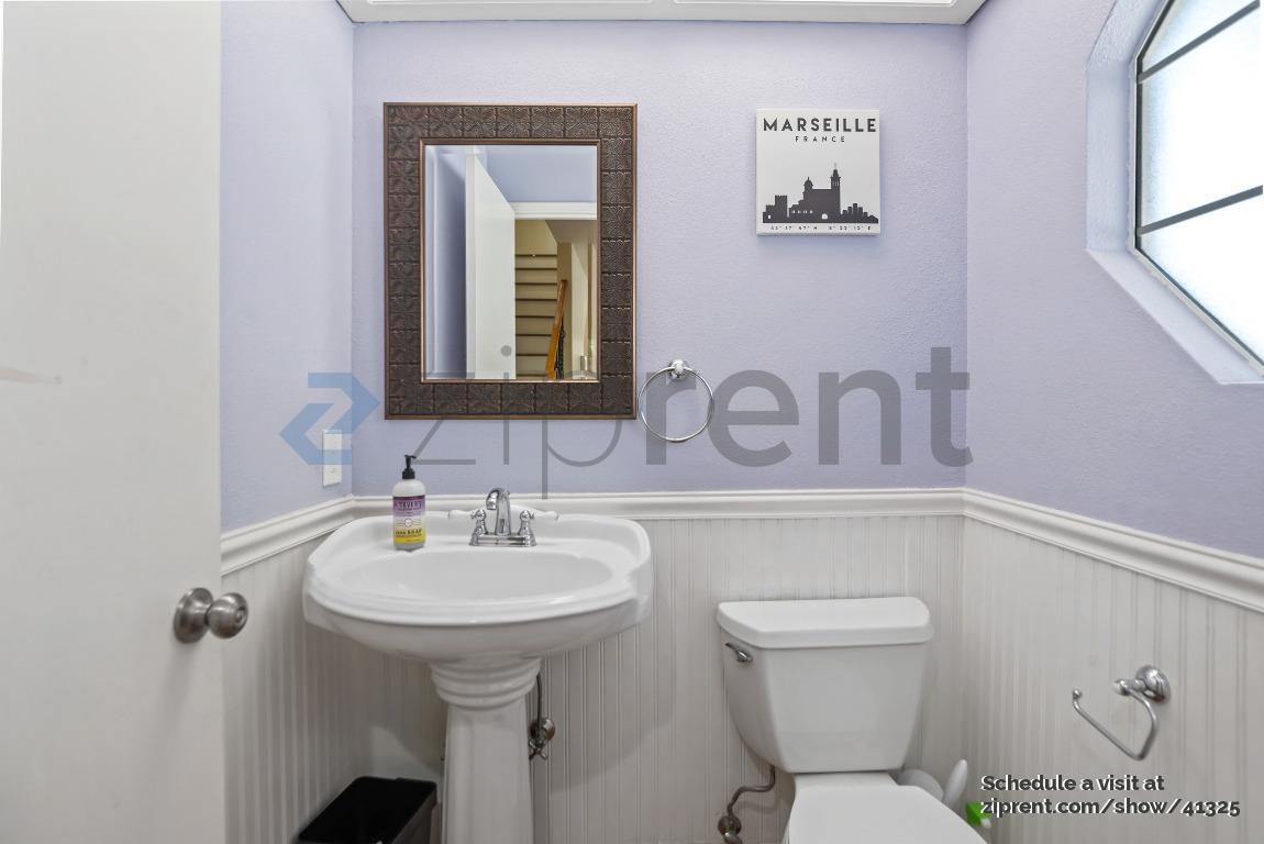 Building Photo - 35685 Terrace Dr