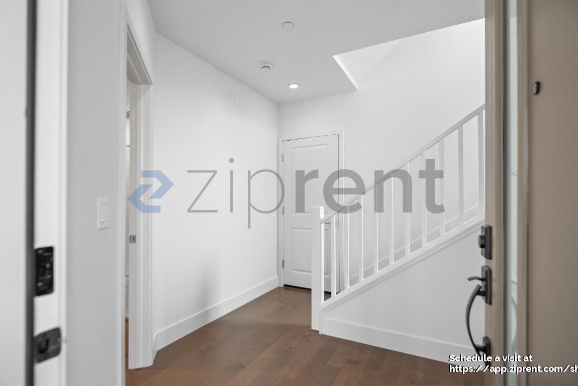 Building Photo - 3102 Seashell Ter