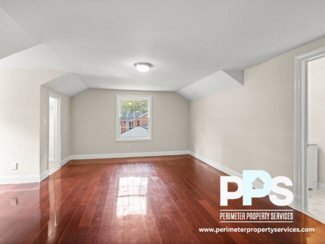 Building Photo - 1527 Mayflower Ave SW