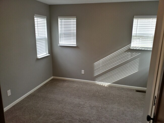 Building Photo - 239 Bachtel St SE