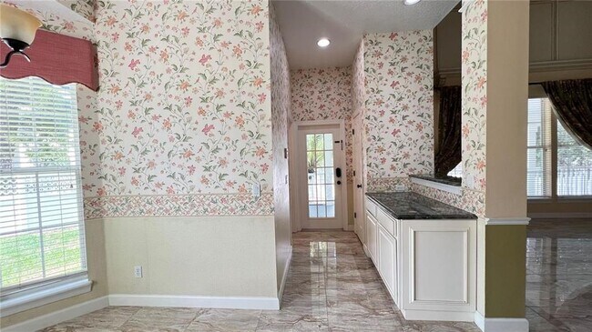 Building Photo - 934 Westpark Dr