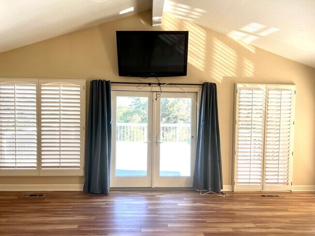 Building Photo - Almaden Valley Ranchette on 1+ Acre | Pool, Horse Property & Views