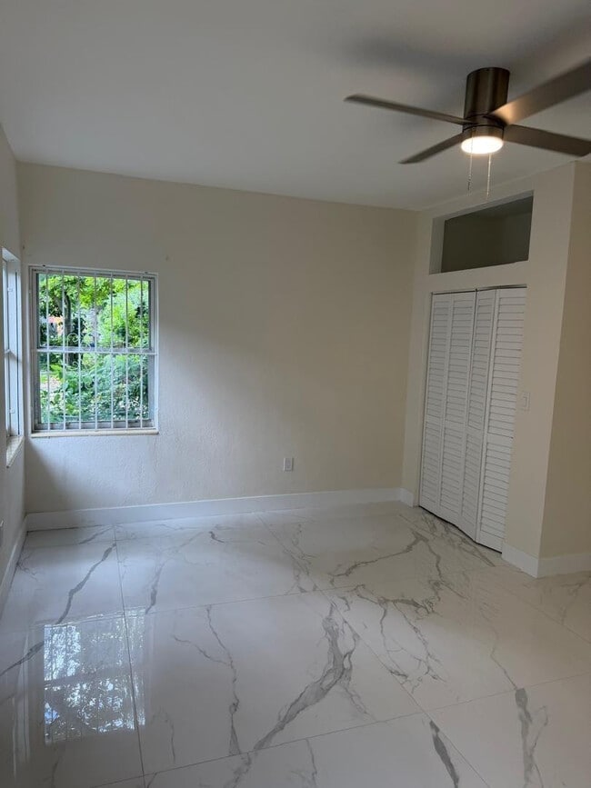 Building Photo - 6410 NW Miami Ct