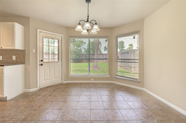 Building Photo - 138 W New Meadows Dr
