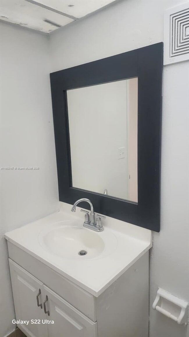 Building Photo - 8060 N Colony Cir