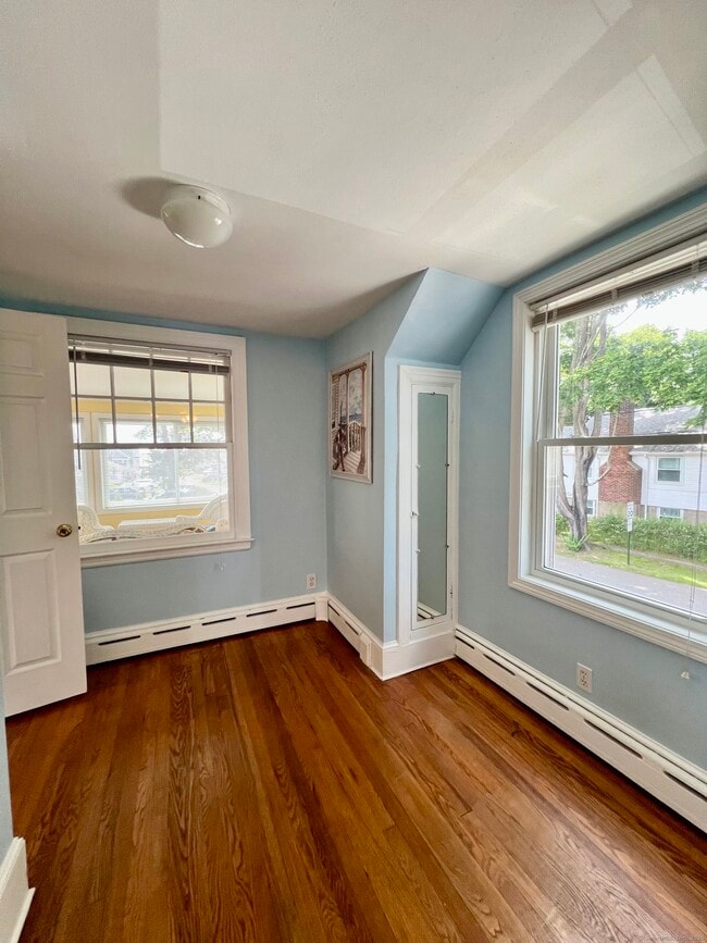 Building Photo - 12 Elm Ave