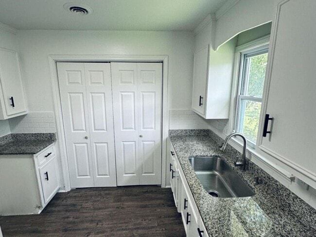 Building Photo - 317 Devonwood Ct