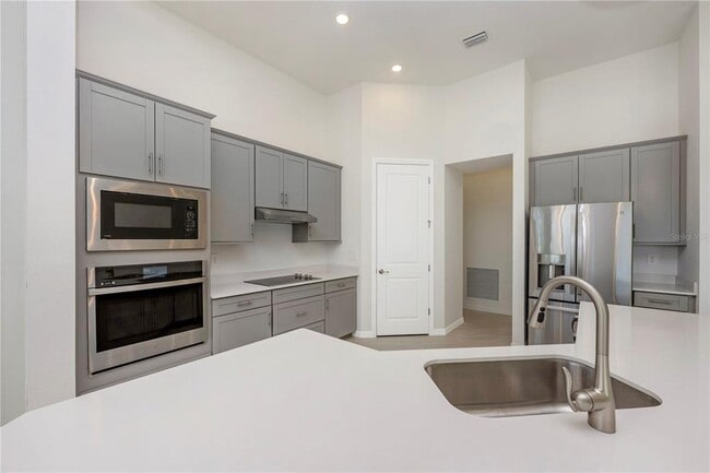 Building Photo - 12655 Wellen Golf St