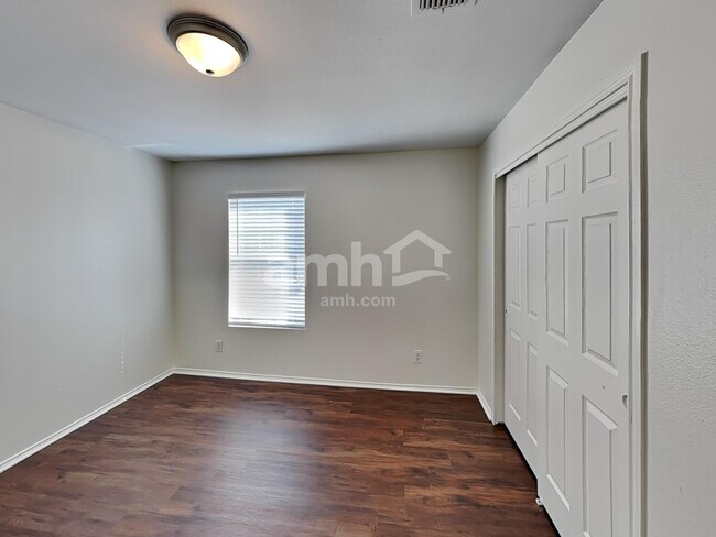Building Photo - 3527 Canyon Maple