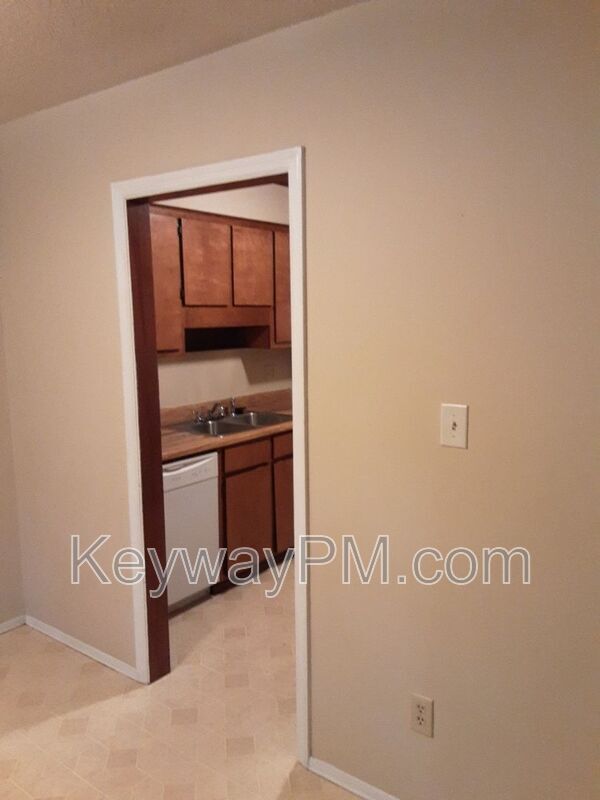 Building Photo - 4589 Hickory Dr