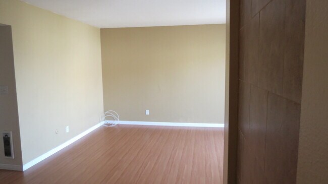 Living room - 3242 Ashford St