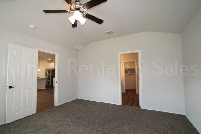 Building Photo - Upgraded Comfort in a Prime Temple Location