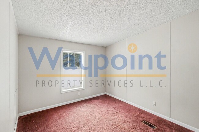 Building Photo - 9127 N Vickeryville Rd