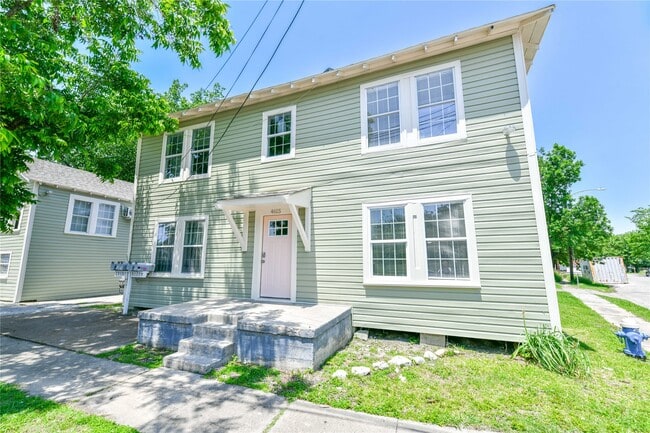 Building Photo - 4615 Schroeder St