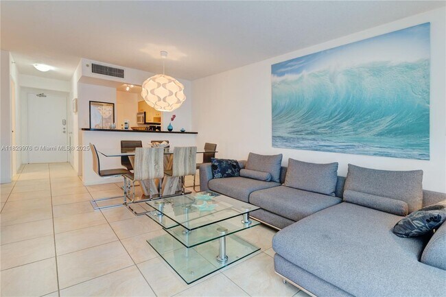 Primary Photo - 9195 Collins Ave