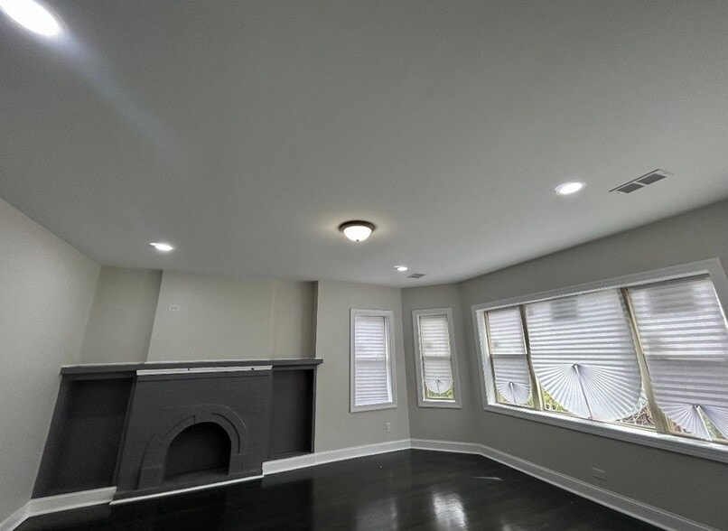 Building Photo - 7730 S Cornell Ave