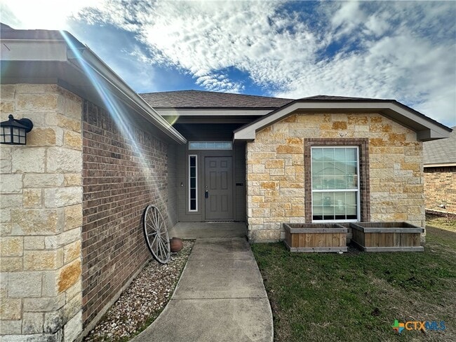 Building Photo - 2702 Montague County Dr