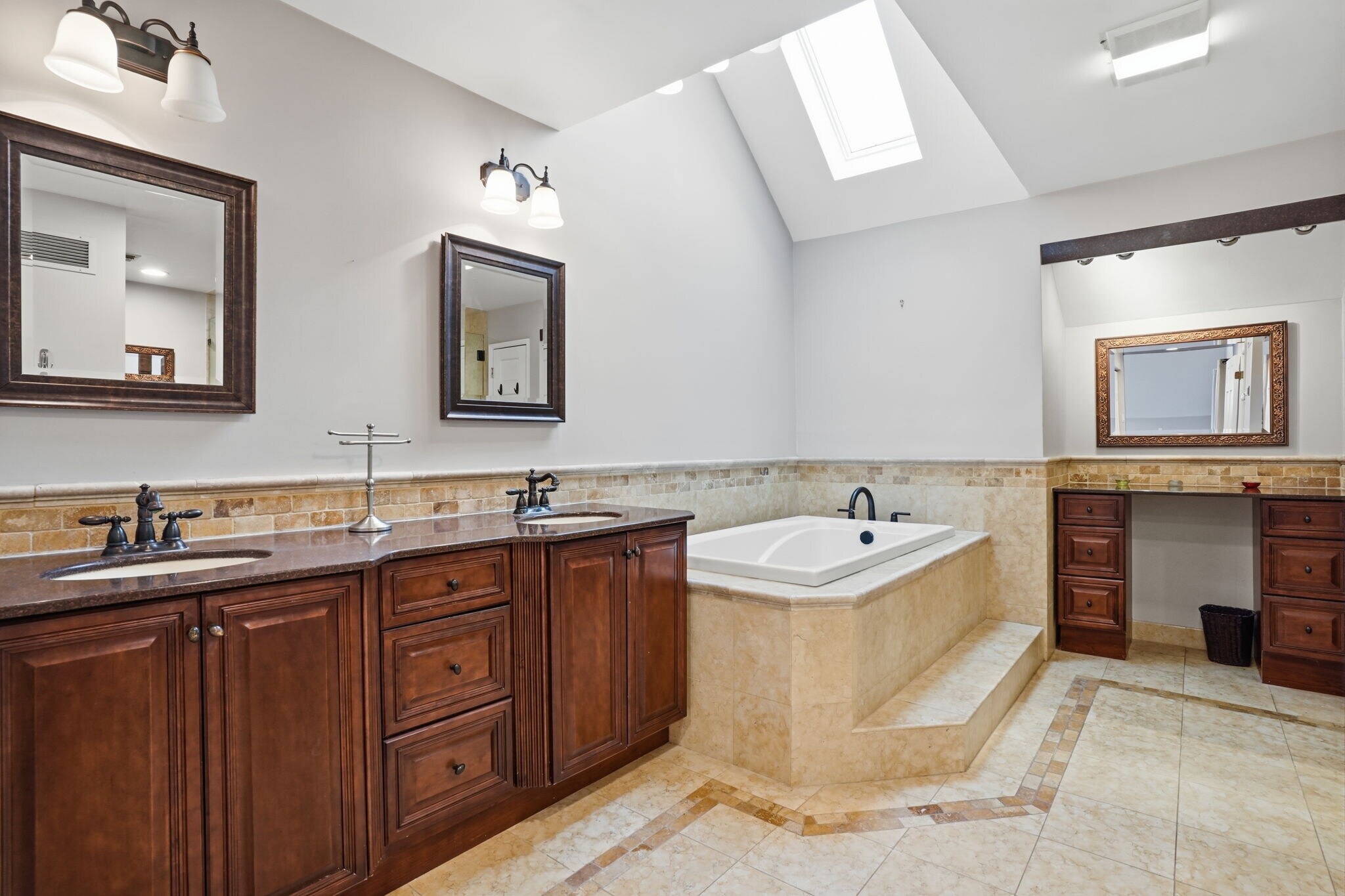 Building Photo - 244 Mathers Rd