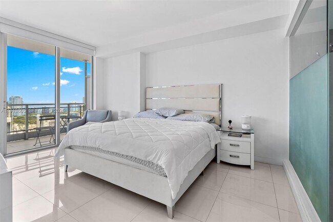 Building Photo - 92 SW 3rd St