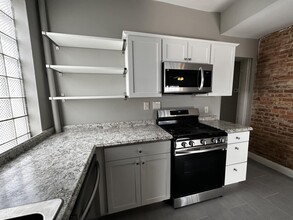 Building Photo - 1325 Lincoln Ave