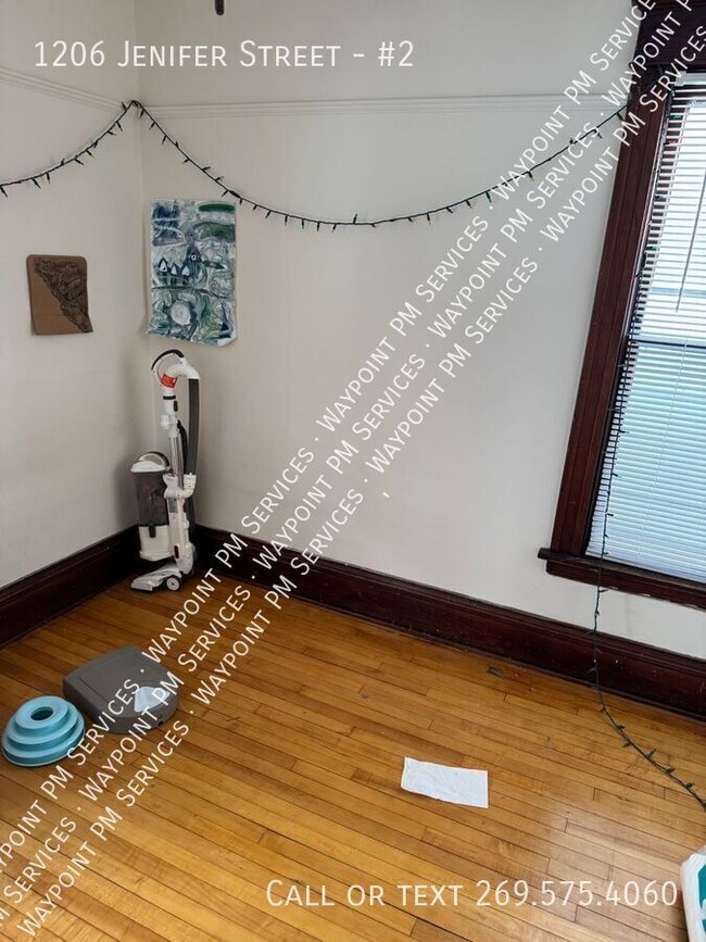 Building Photo - 1206 Jenifer St